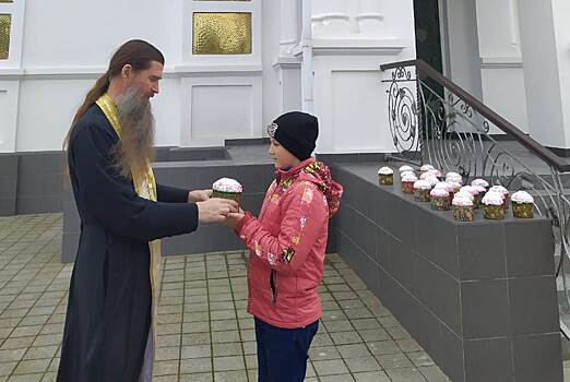 Депутат Алексей Ткачев передал в Новодонецкий храм куличи для прихожан
