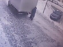 В Ижевске движущийся задним ходом грузовик «ГАЗель» наехал на пожилую женщину