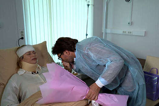 Телеведущий Андрей Малахов навестил Ладу Дэнс в больнице
