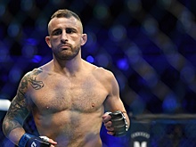 Австралиец Волкановски защитил титул UFC