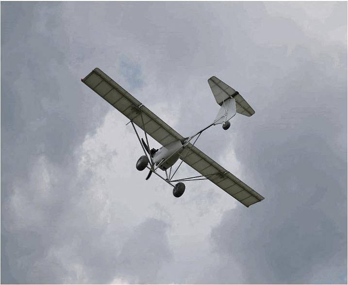 В поле в российском регионе нашли трехметровый дрон-разведчик