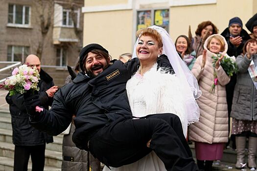 Появились новые кадры со съемок фильма «Наша Russia. 8 марта»