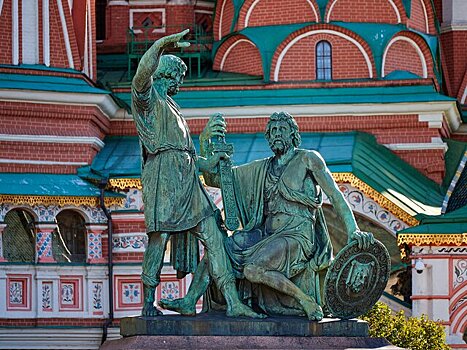 Памятник Минину и Пожарскому на Красной площади демонтировали для реставрации