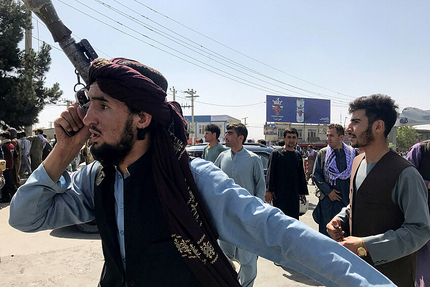 Боевики у международного аэропорта Кабула, 16 августа 2021 года