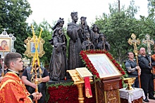 Кировский митрополит раскритиковал местные власти во время открытия монумента царской семье