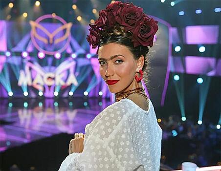 «О боже, Регина! Тебе не идут такие бровки»: поклонники обсуждают образ Тодоренко на шоу «Маска»