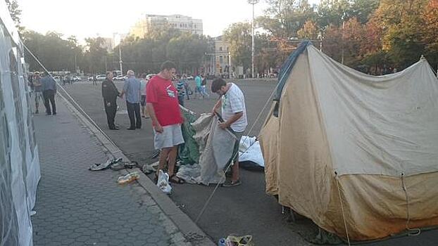 Полиция сносит палатки протестующих в Кишиневе