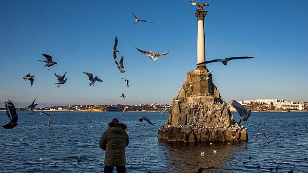 В Севастополе приостановили движение морского транспорта