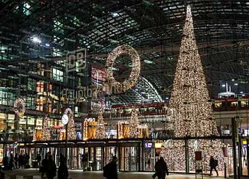 Хауптбанхоф в Цюрихе в рождественские дни – это вокзал-праздник
