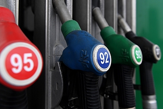 Ценам на бензин пообещали стабилизацию за неделю
