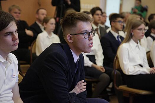 Алексей Текслер рассказал челябинским лицеистам о своём видении передовых технологий