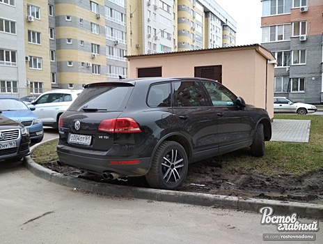 Ростовчане устроили фотосессию машине автохама