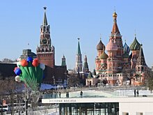 Москвичек поздравили с 8 Марта гигантскими тюльпанами в небе