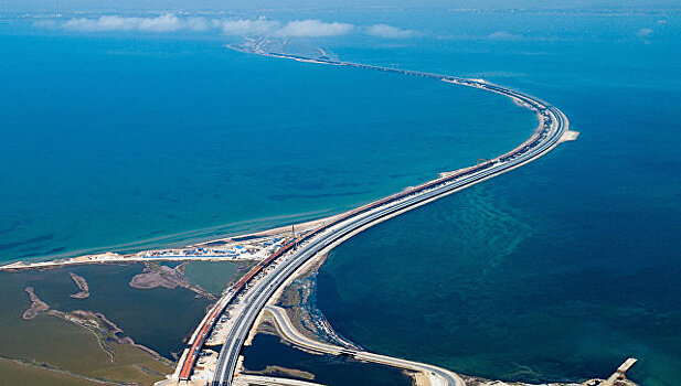 Рада строит планы по уничтожению моста в Крыму