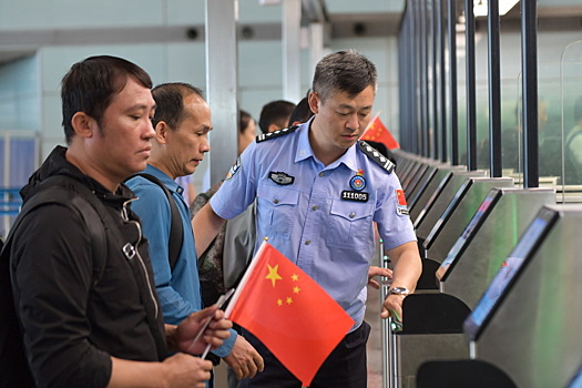 К охоте на облившего горячим кофе малыша присоединились китайские следователи