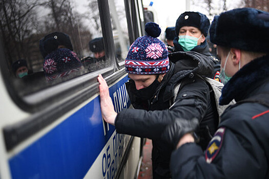 В Москве более 60 участников незаконных акций остаются в спецприемниках