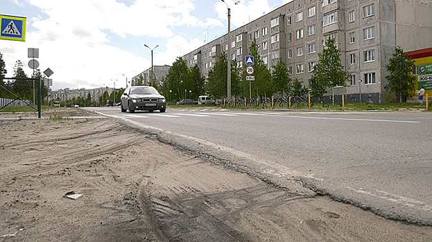 На перекрёстке у спорткомплекса в Ноябрьске установят светофор и сделают ливнёвку