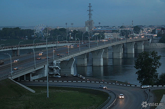 Протяженная пробка образовалась на выезде с кемеровского моста