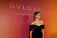 Зендая в черном корсетном платье вышла на вечеринку Bulgari в Венеции