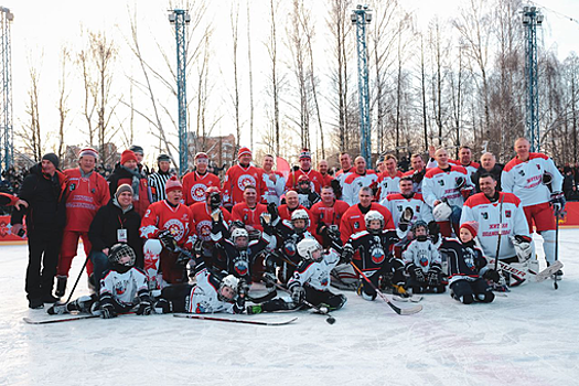 Звезды мирового хоккея сыграли в Подмосковье с дворовой командой