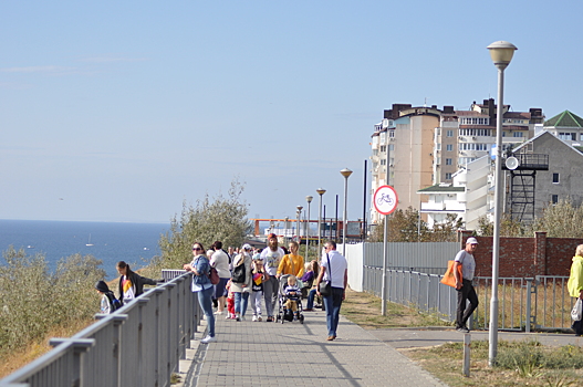 В Анапе отдыхающие не сдаются осени (фото, видео)