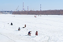 Рыбакам из Дзержинска напомнили об опасности выхода на лед