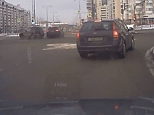 Дорожное видео недели: жёсткая авария с автобусом, занос на трассе и опасная уборка снега во дворе
