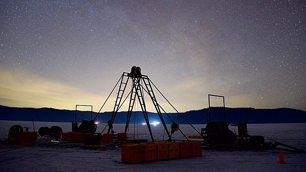 Из глубин в просторы космоса: на Байкале заработал уникальный глубоководный телескоп