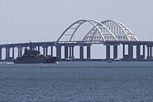 Проезд по Крымскому мосту приостановлен