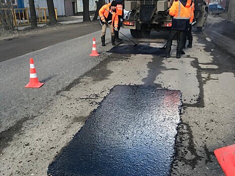 В Твери продолжают ямочный ремонт на дорогах