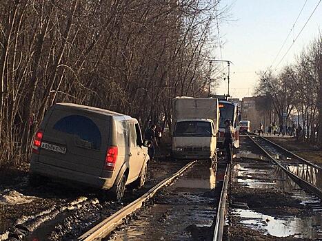 В районе Самарского университета встали трамваи