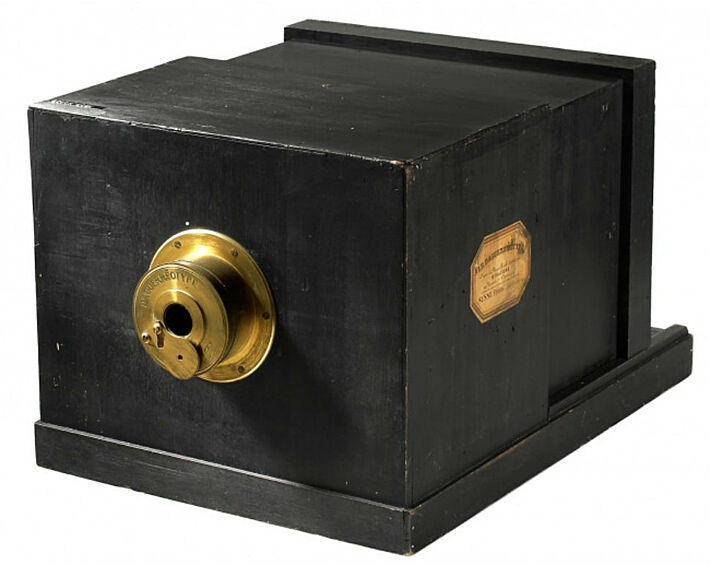 Дагерротипный фотоаппарат 1840-х годов. 