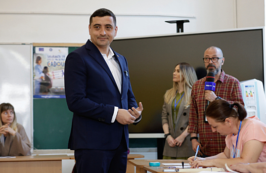 Симион пообещал назначить Джорджеску премьером при победе на выборах в Румынии