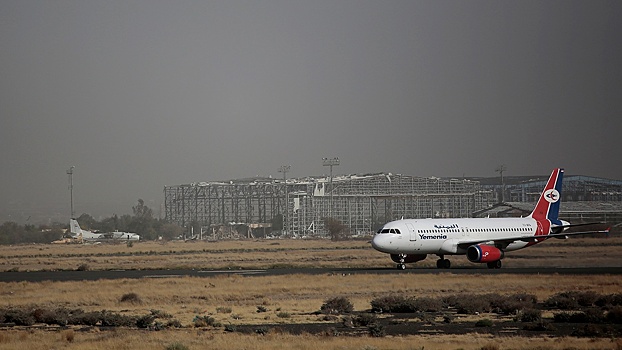 Массированному удару подвергся международный аэропорт Саны