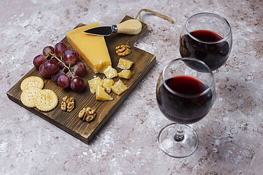 Пять частых ошибок в сочетании вина и сыра