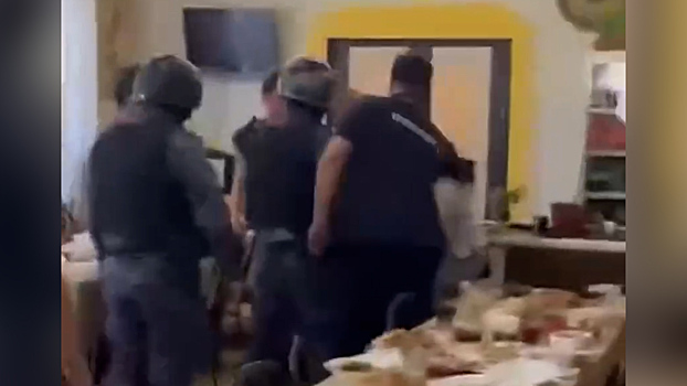В Салехарде привлекли к ответственности хозяйку кафе, устроившую скандал на поминках. ВИДЕО
