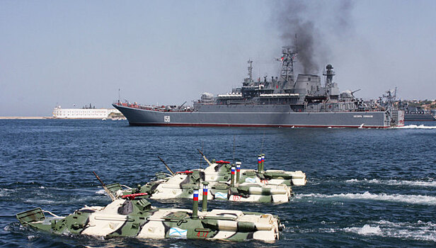 В Средиземное море вошел российский десантный корабль