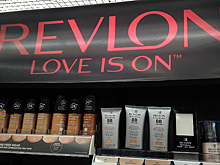 Производитель косметики Revlon подал заявление о банкротстве