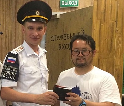 Волгоградские полицейские вернули туристу из Японии забытый в кафе кошелек