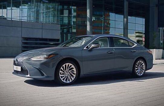 «Он вам не «Камри»: О люксовом Lexus ES рассказал обзорщик