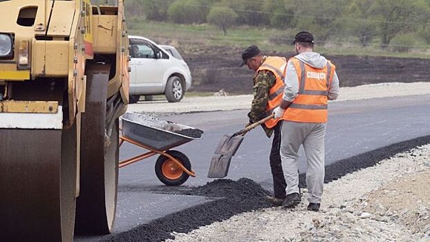 Важную дорогу в Приморье разбили большегрузы