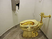 Sotheby's выставит на аукцион золотой унитаз Маурицио Каттелана за $10 млн