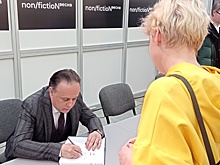 Кирилл Крок написал свою первую книгу "Театр надо любить. Причем вопреки"