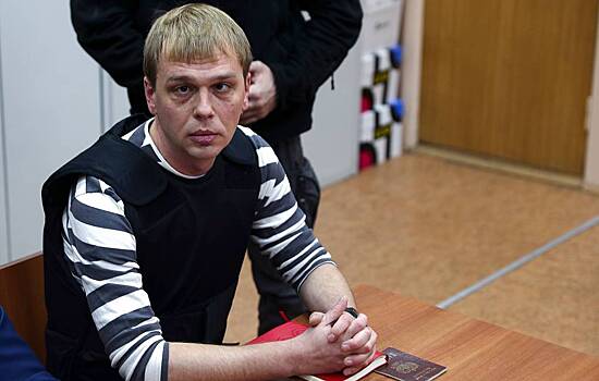 Экс-полицейскому по делу Голунова продлили арест