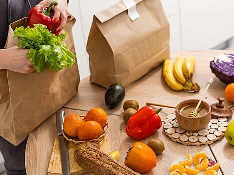 Более 44% россиян чаще всего берут в поезд овощи и фрукты