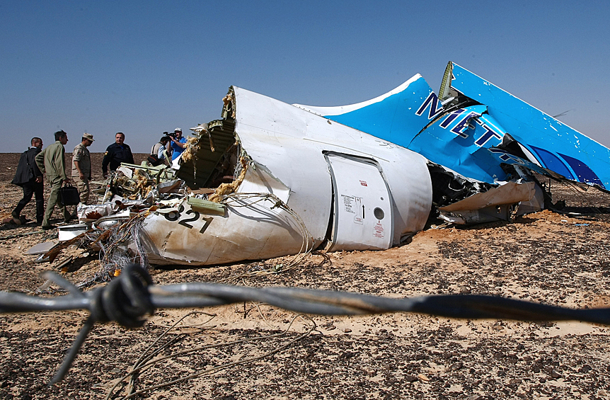 Выполнявший рейс 9268 самолет Airbus A321 вылетел из египетского аэропорта в субботу в 6.51 мск. В 7.14 мск он не вышел на связь с Ларнакой (Кипр), метка исчезла с экранов радаров