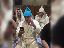 Фадзаев в банном халате поздравил футболиста из Владикавказа с победой