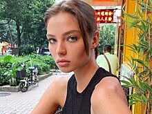Кафельникова похвасталась точеной талией в бикини на фоне слухов о беременности