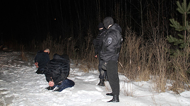 В ХМАО задержаны воры и сотрудник полиции, помогавший им в кражах