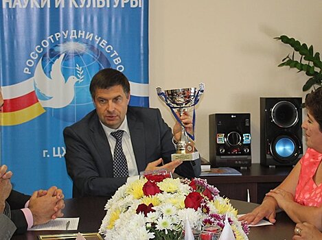 Главу Россотрудничества в Южной Осетии наградили Орденом Дружбы